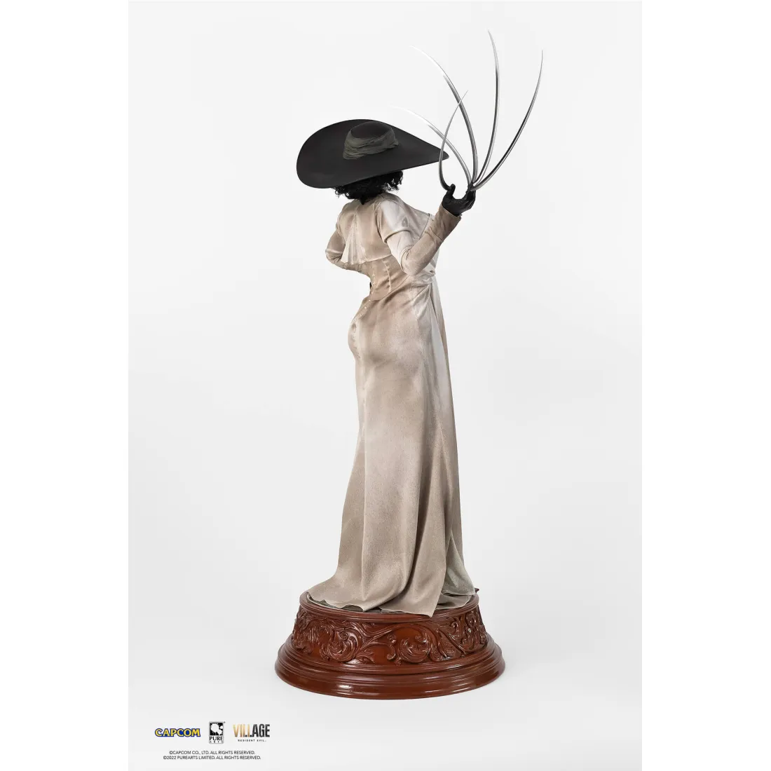 Resident Evil Village - Figurine Lady Dimitrescu PRÉCOMMANDE 11 Resident Evil Village - Figurine Lady Dimitrescu PRÉCOMMANDE – Image 9